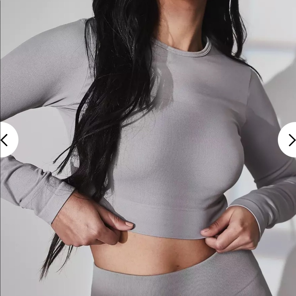 Grey long sleeved crop top